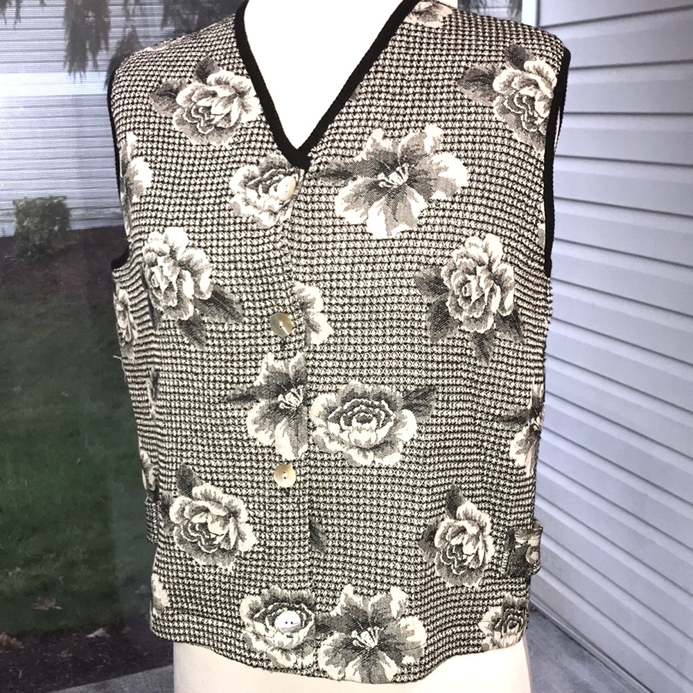 ❤️ Women’s VINTAGE EUC NVU SPORTSWEAR Sz M MADE IFloral Blk & Wht Women's Top